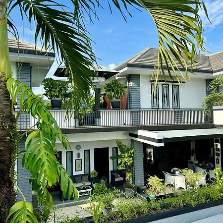 Villa Rumah Putih Abu Abu Senggigi Luaran gambar