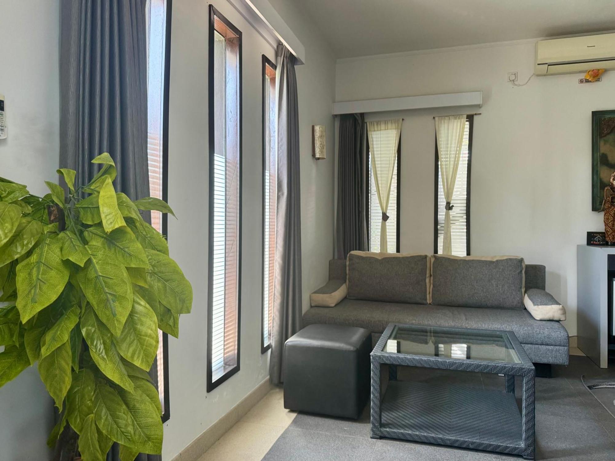 Villa Rumah Putih Abu Abu Senggigi Luaran gambar