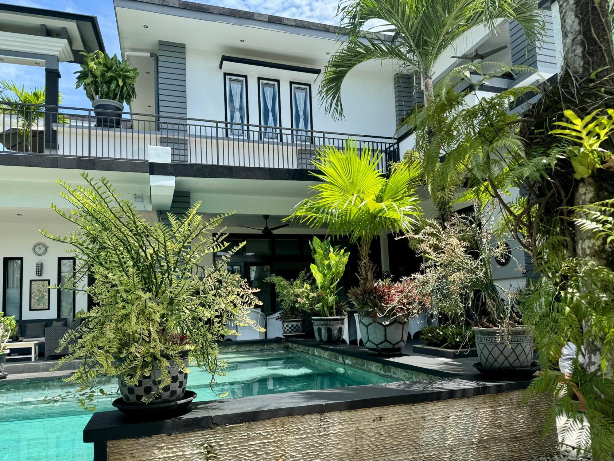 Villa Rumah Putih Abu Abu Senggigi Luaran gambar