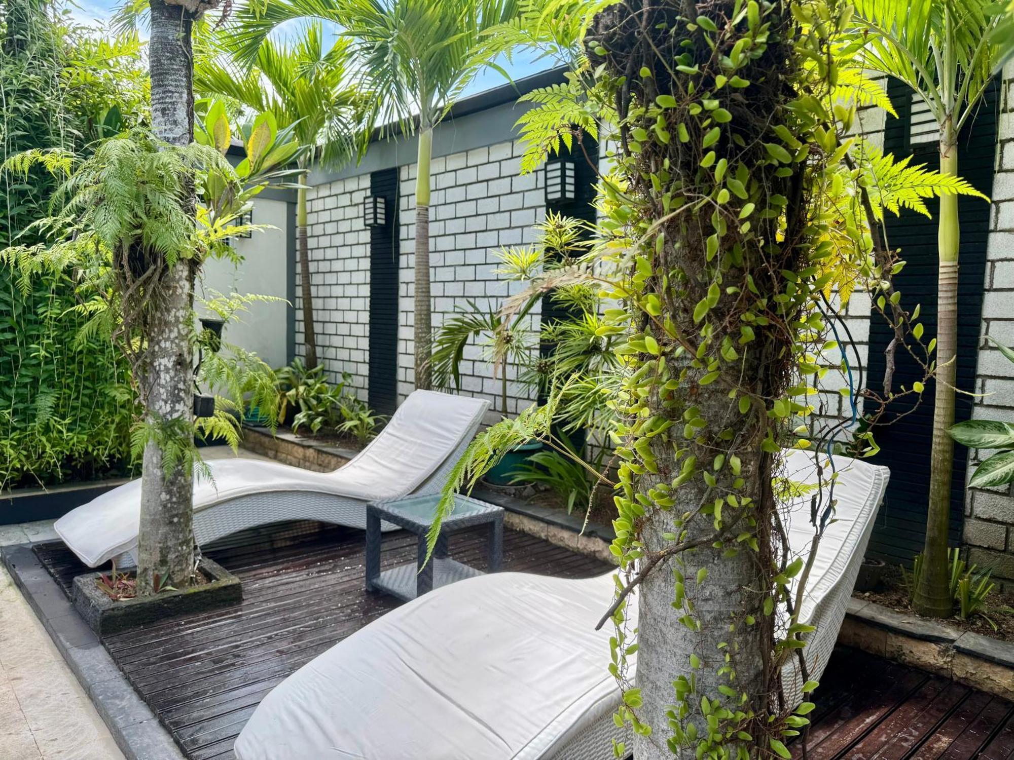 Villa Rumah Putih Abu Abu Senggigi Luaran gambar