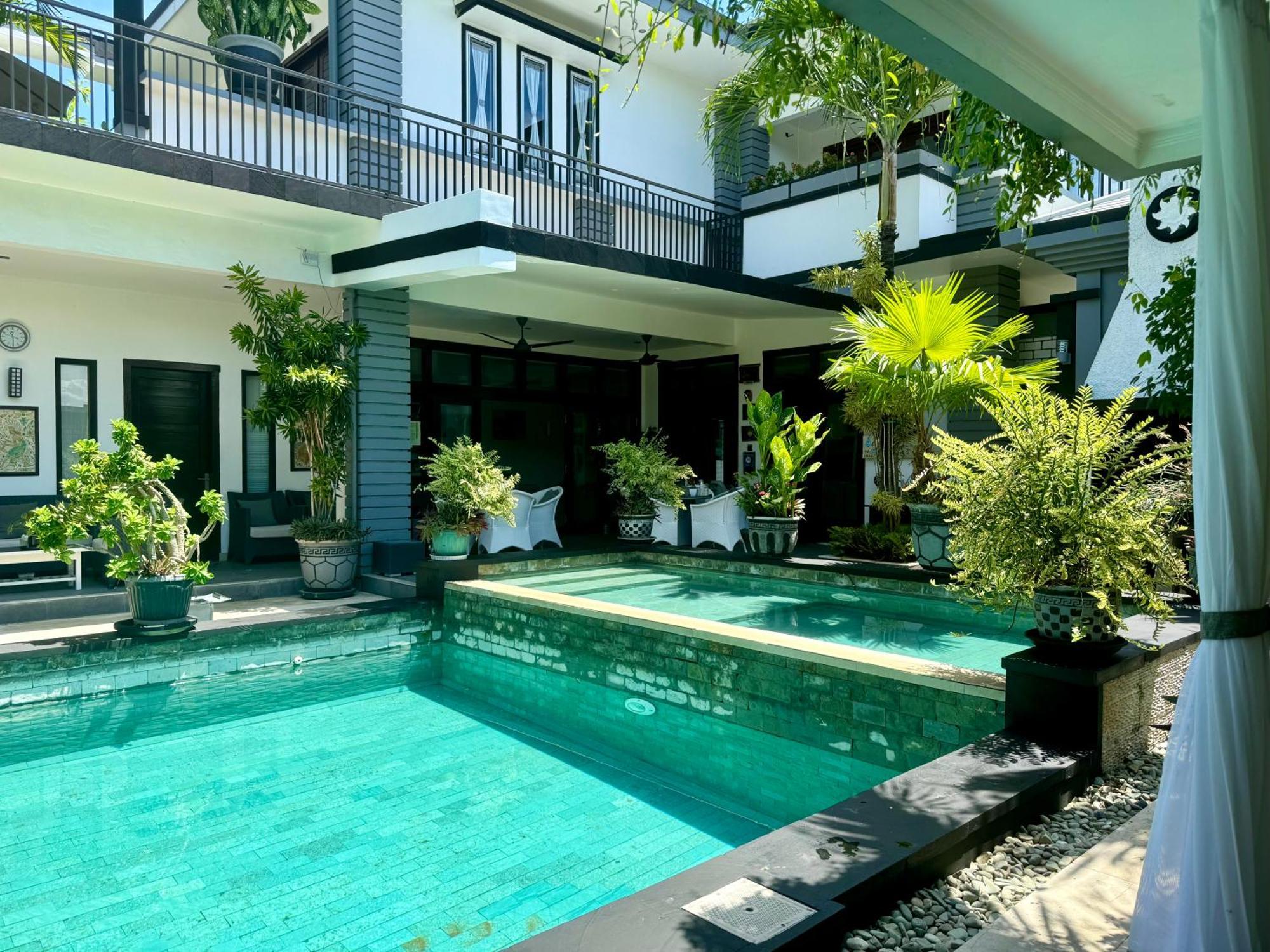 Villa Rumah Putih Abu Abu Senggigi Luaran gambar