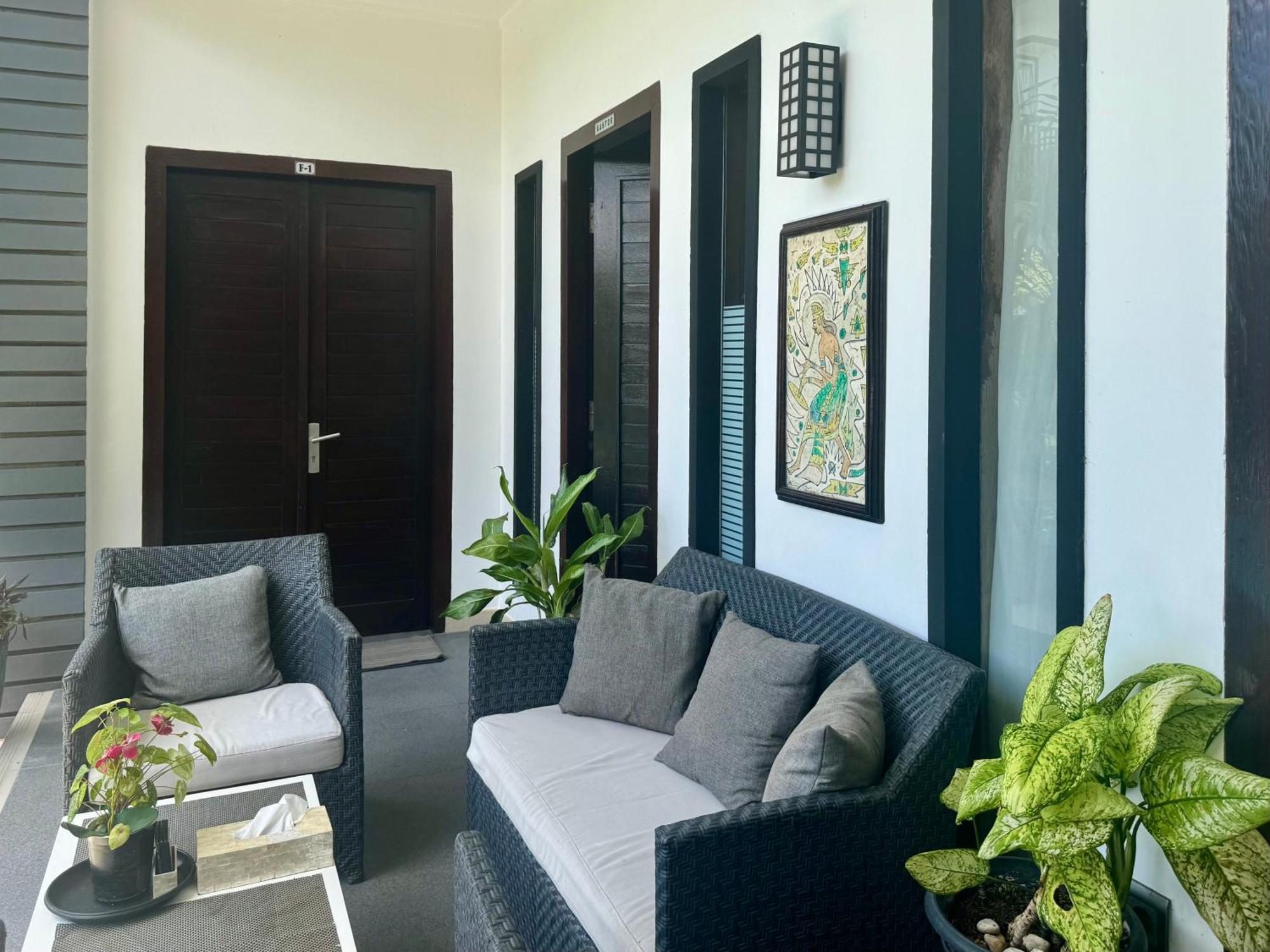 Villa Rumah Putih Abu Abu Senggigi Luaran gambar