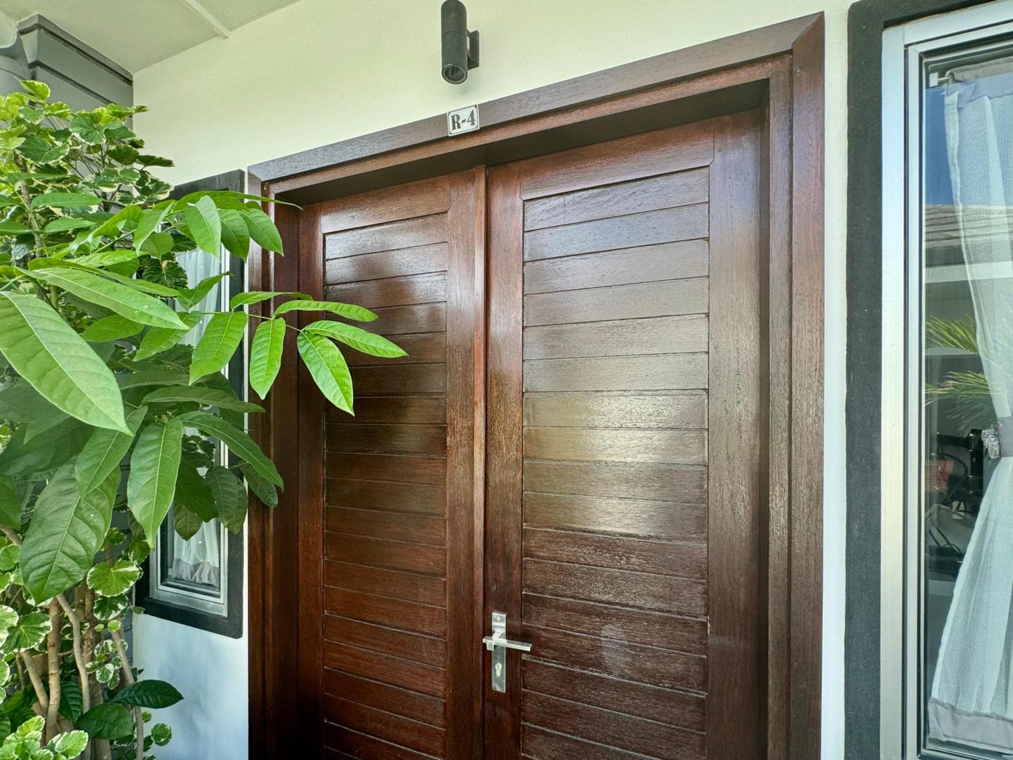 Villa Rumah Putih Abu Abu Senggigi Luaran gambar
