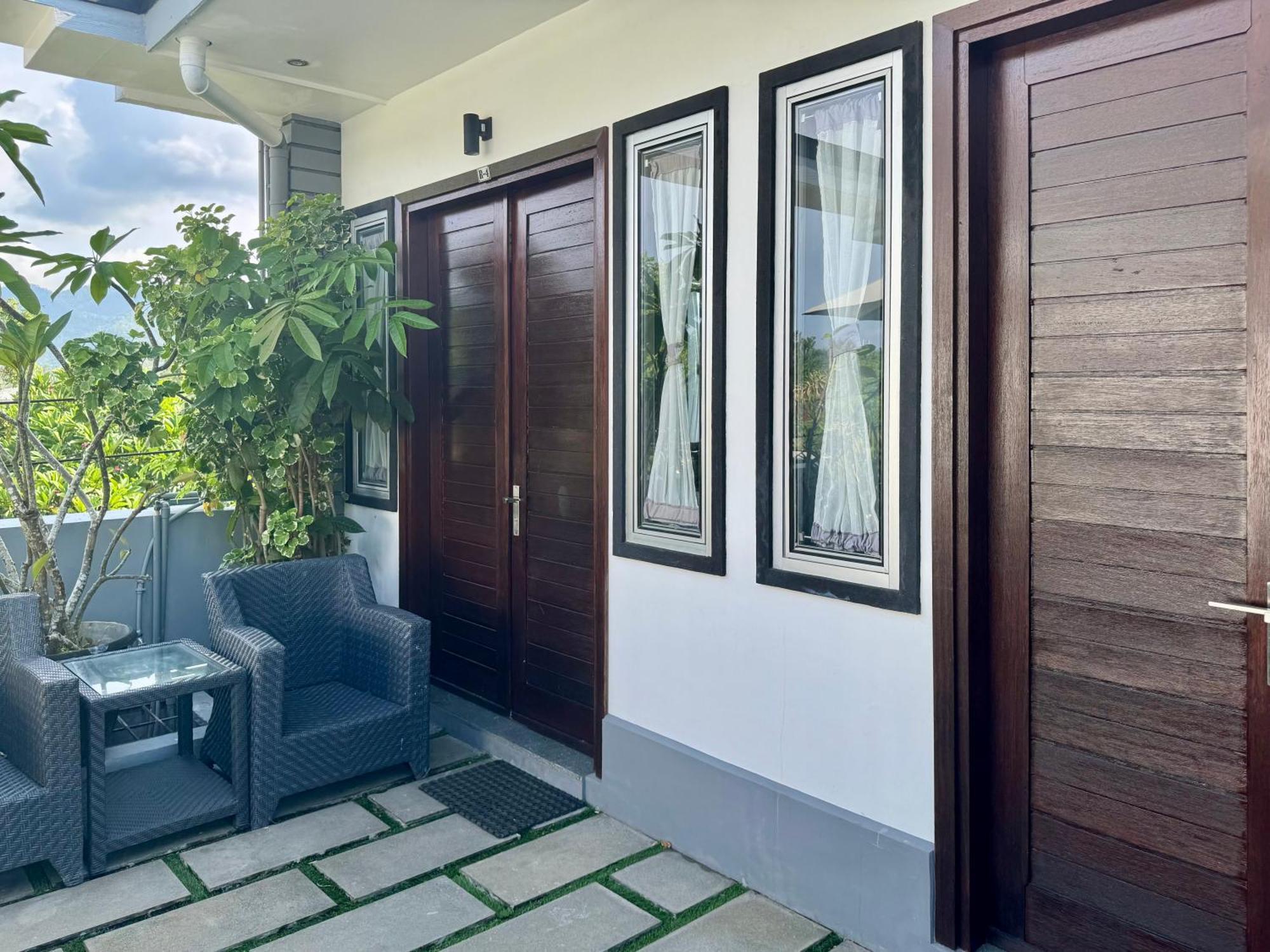 Villa Rumah Putih Abu Abu Senggigi Luaran gambar