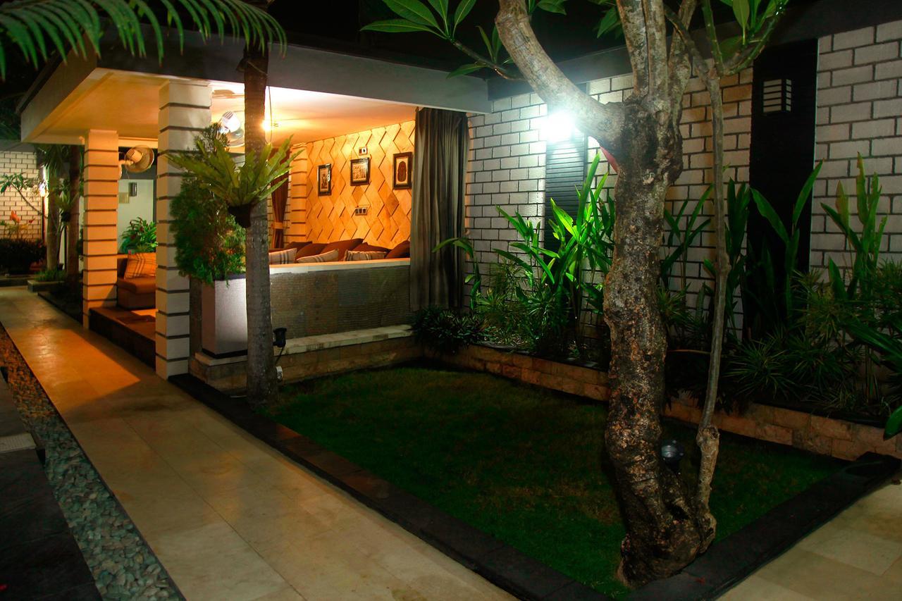 Villa Rumah Putih Abu Abu Senggigi Luaran gambar